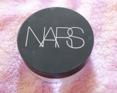 【NARS ライトリフレクティングセッティングパウダー ルース】

NARSのフェイスパウダーです。
先ほど、PAUL & JOEのフェイスパウダーを投稿しましたが、私の中でのエースはこちらです✨
以前