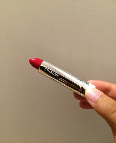 ちふれの口紅578💄

値段はなんと300円！私は詰め替え用をそのまま使っています😌

すごくマットな赤です！
つけ心地が良くて、するするかけます👌🏻でも時間が経つと少し乾燥するかも、😰色持ちはティント