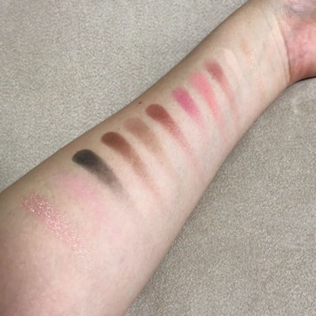 KYLIE JENNER  PRESSED POWDER PALETTE/Kylie Cosmetics/アイシャドウパレットの動画クチコミ1つ目