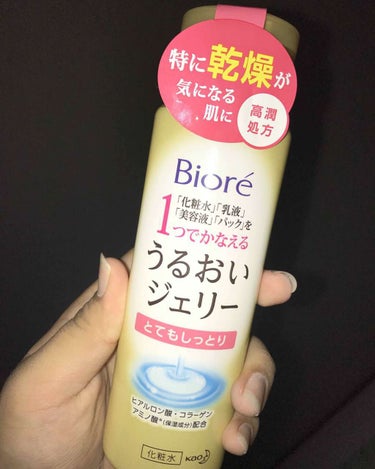 これは良すぎます😳

初めは朝だけ使う気で買ったのですが、朝夜どちらも使用してます。

ズボラ女子には嬉しすぎる🙈💕

たっぷりつけすぎるとなかなか浸透しないので、一円玉くらいだして馴染ませてます。
で