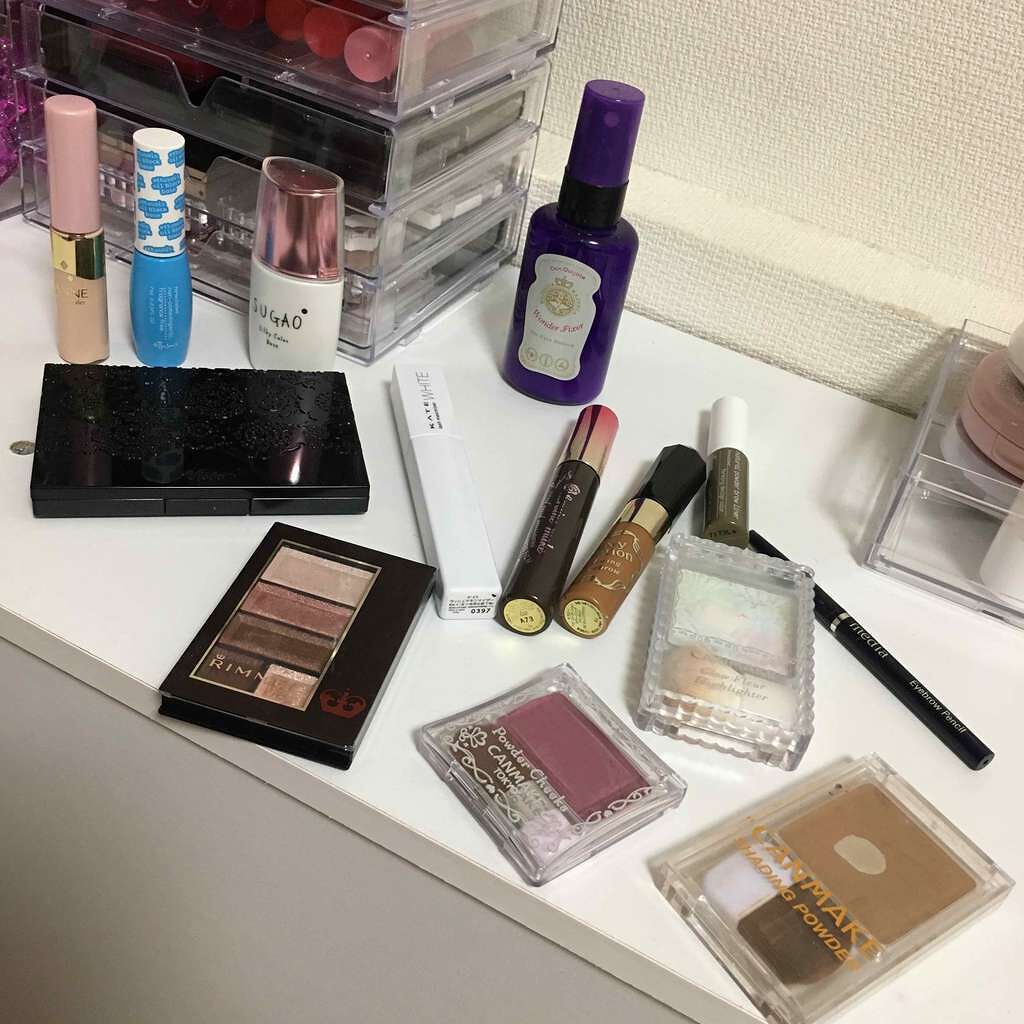 〜最近の毎日メイク💄✨〜

なかなか化粧直しの時間が取れない職場かつ汗まみれになるので、
ほんとーに崩れにくいメイクを目指してます！😳(もちろんプチプラで😎)

リップ系は日替わりです💄
アイラインは苦手なので気が向いた時だけ引いて