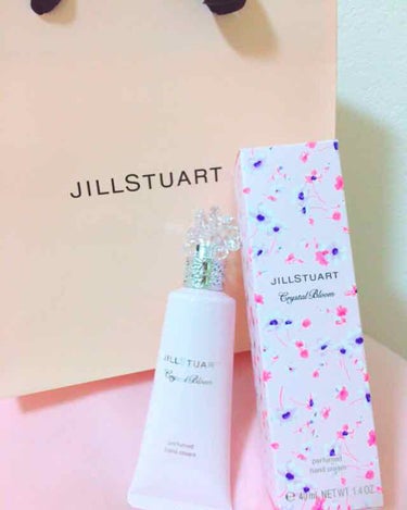 クリスタルブルーム パフュームド ハンドクリーム/JILL STUART/ハンドクリームを使ったクチコミ（1枚目）