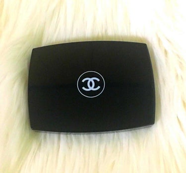 CHANEL ヴィタルミエール ドゥスール コンパクトのクチコミ「かなーりナチュラルです。
シミソバカスのある私にはこれ単品物足りないです‥‥。
少し肌綺麗にな.....」（1枚目）