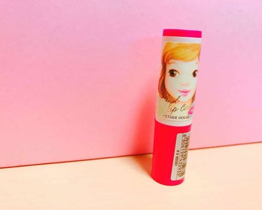 エチュードハウスさんのキスフル リップケア💄

小さいから持ち運ぶのに便利😳
しかも、プチプラなのにちゃんと保湿して縦じわも目立たなくなります☺️

3種類ほどあって、それぞれ色と匂いが異なります🙌

