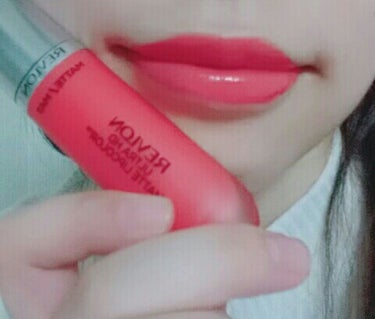 Revlon ウルトラHDマットリップカラー☺
色は08です✨

良い点
・見た目通りの発色
・少し時間を置くと唇にフィットする
・甘いショコラかバニラエッセンスの香り
・顔色がワントーン明るくなる

