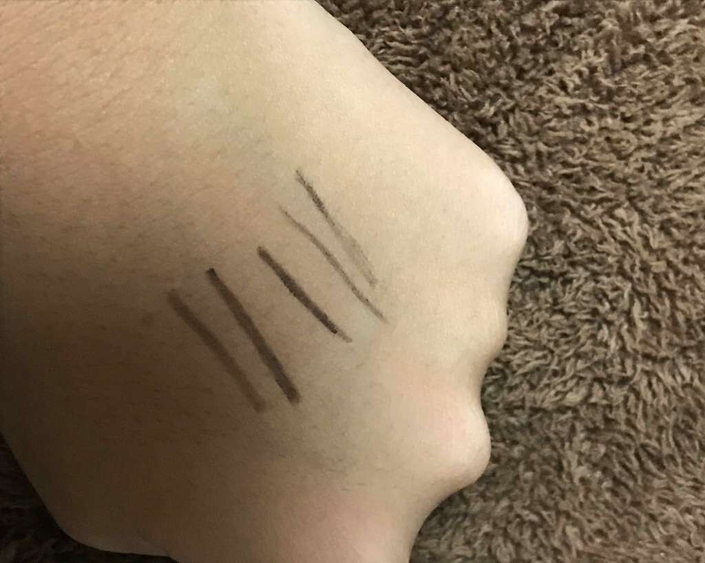 「密着アイライナー」繰り出しペンシル/デジャヴュ/ペンシルアイライナーを使ったクチコミ(3枚目)