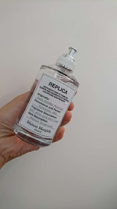 【REPLICA】

maison margiela の香水です。

香りは一番人気のある、
レイジーサンデーモーニング

香りは爽やかな香りで
万人受けすると思うのですが、
香りの持続力はありません。
