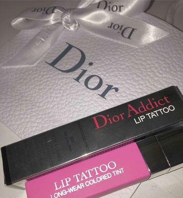 🌻Dior addict lip ティント 🌻

発色が思ってた以上によくて、持ちも良いです！ ！ ！ ☺︎ しかし食べ物を食べたらます。
水みたいな感じで塗りやすいと思います

#デパコス #Dior