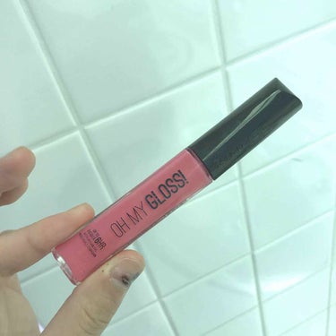 RIMMELから出ている、OH MY GLOSS!というトリートメントリップグロスです！😀私は就活の際にナチュラルな血色感を出したり、普段使っているティントやリップの上から重ねて塗りたかったので、色は0