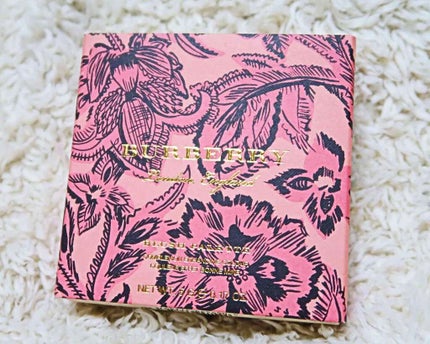 Burberry Beauty ブラッシュパレットのクチコミ「単純に見た目が好みですw😳
とっても綺麗~✨
見た目だけではなく発色やパール感も
とても綺麗で.....」(2枚目)