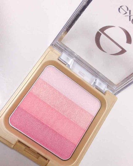 excel グラデーションチーク Nのクチコミ「◎細かなラメが入っている
◎4色あって様々な使い方ができる
◎発色がいい
×ハケが痛い
私.....」(2枚目)