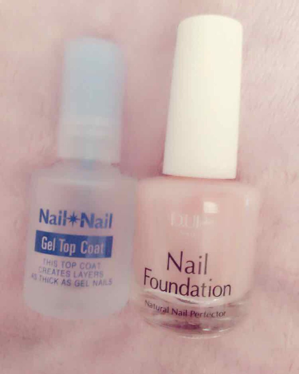 ネイルネイル ボリュームジェルトップコートのクチコミ「左側♡ネイルネイル ボリュームジェルトップコート♡
右側♡D.UP ネイルファンデーション♡
.....」（1枚目）