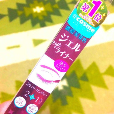 ＊セザンヌ ジェルアイライナー 20 バーガンディー＊

秋メイクにいいなと思って買ってみました✨

普段、アイラインは描かないのでどれがいいのかわからず迷っていたのですが、500円という安さと気になっ
