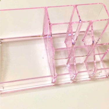 🌸ダイソー コスメケース(長方形)
150円ケースプラ NO.4

🌸透明とピンクがありました😳
私のはピンクです！

🌸リップなど色々コスメ収納できるのでオススメです💗👌🏻

🌸是非売れないうちに買っ