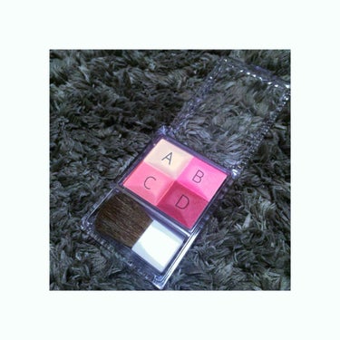 ◆CEZANNE Mix Color Cheek04

新色の04番を購入してきました。
普段はセザンヌナチュラルチークを愛用していますが、
それよりも粉飛びも少なく色持ちする印象。

粉質がしっとりし