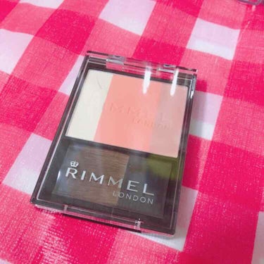 ♡ RINMEL スリーインワン モデリングフェイスブラッシュ 003
¥1,600

こちらはLOFTでリンメルの商品が4点ほどセットになった袋に入ってたものになります！
目当てはアイシャドウだったの