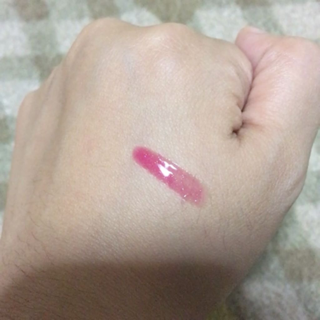 CEZANNE ジェルグロスリップのクチコミ「キラキラしててツヤある唇になります٩(ˊᗜˋ*)و

最初だけ少しベタつきありますが時間たてば.....」（3枚目）