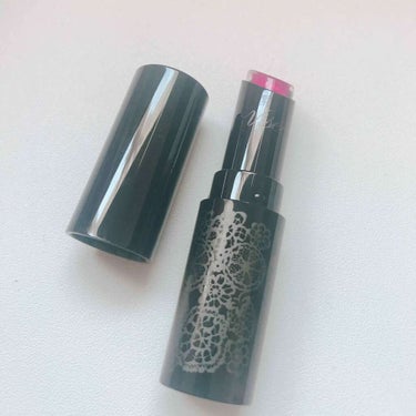 ヴィセ💄
（（クリスタルデュオ リップスティック))

とても発色が良く唇も乾燥しにくいです✨
綺麗なグラデーションになります💕
そして見た目も可愛くてお気に入りです😍

#ヴィセ #クリスタルデュオ 