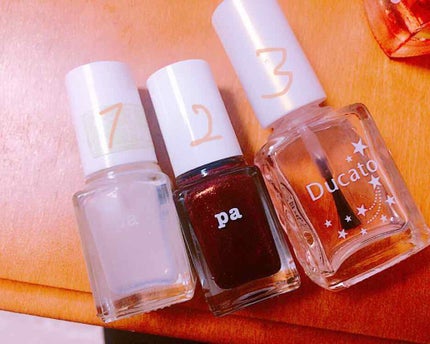 pa nail collective pa ネイルカラー(色持ちアップベースコート)のクチコミ「こんにちは✨
秋っぽいネイルをしてみました!
パーツはダイソーで買いましたー!!
1商品名.....」(2枚目)