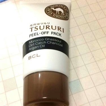 ツルリ TSURURI
PEEL OFF PACK
1000円ぐらいで購入

毛穴パックです。 黒色の強い粘りのあるパックを毛穴の気になるところに洗顔後乾いた肌に塗布し乾いたら剥がすタイプです。

ネッ