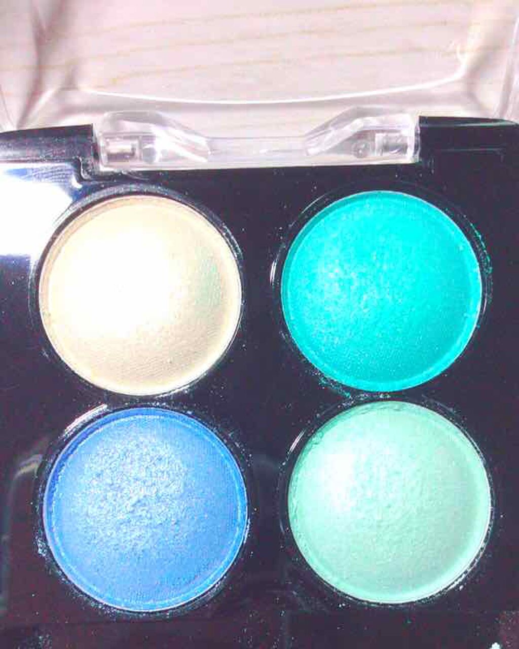 エルファー パールインアイシャドウ/DAISO/アイシャドウパレットを使ったクチコミ(1枚目)