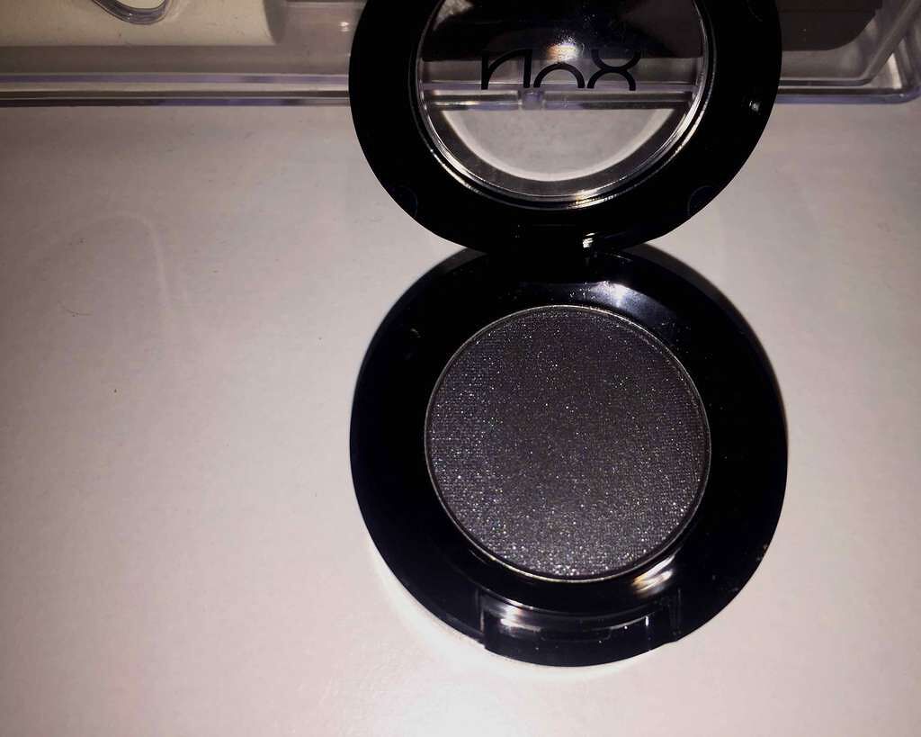 ホットシングル アイシャドウ/NYX Professional Makeup/単色アイシャドウを使ったクチコミ（3枚目）
