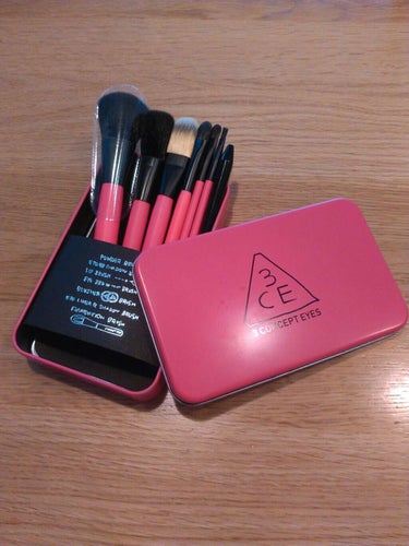 3CE MINI MAKEUP BRUSH KIT/3CE/メイクブラシを使ったクチコミ（1枚目）