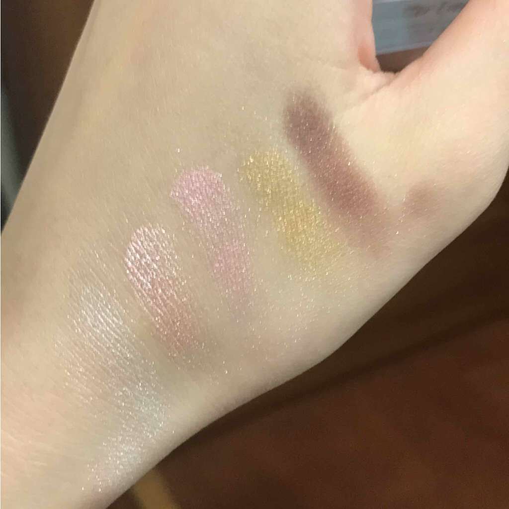 エルファー グリッターアイシャドウ/DAISO/アイシャドウパレットを使ったクチコミ（2枚目）