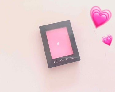 
KATE ケイト
プレストチークカラー PK-1 〈ほほ紅〉です💖

わたしはこのチークともう1種類を使ってるのですが、このチークはピンクでとても高発色なので色白の肌などの上で使用するといいと思います