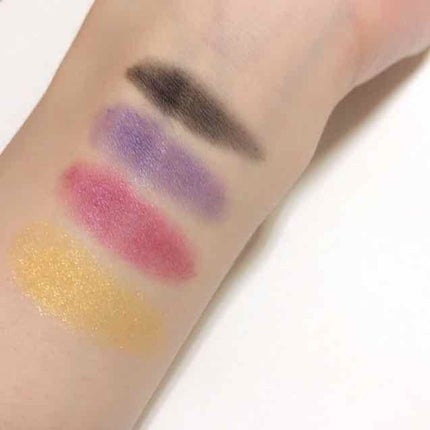 ロレアル パリ カラーリッシュ レゾンブルのクチコミ「カラーリッシュ レゾンブル
R3 オリエンタルパープル💗
黒→ラインカラーに使えそう
紫→.....」(2枚目)