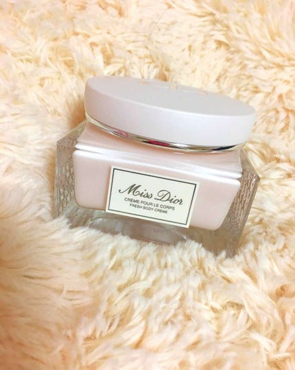 Dior ミス ディオール ボディ クリームのクチコミ「Dior
ミス ディオール ボディ クリーム
こちらの商品は、大丸で購入😊
今月発売され.....」(1枚目)