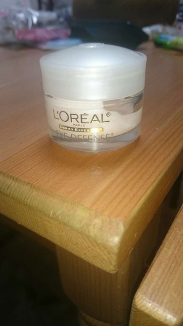 L'OREAL EYE DEFENSE 

内容量...14ｇ
値段...?（忘れてしまいました）

ハワイの薬局で購入しました＼(^^)／

使い始めて数日経ったのでレビューしていきます♪

使い始め