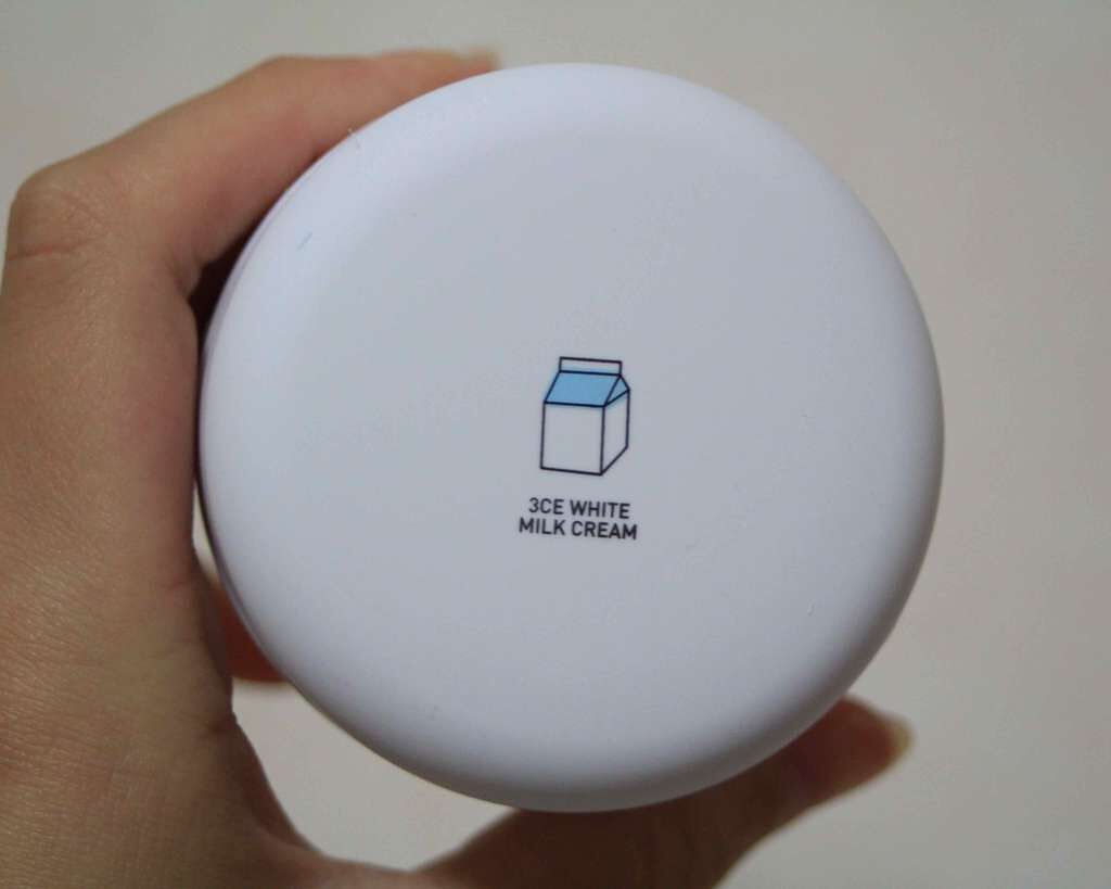 WHITE MILK CREAM/3CE/フェイスクリームを使ったクチコミ(1枚目)