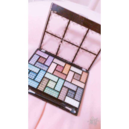 30COLORSEYESHADOWPALETTE/Dolly Angel/アイシャドウパレットを使ったクチコミ(1枚目)