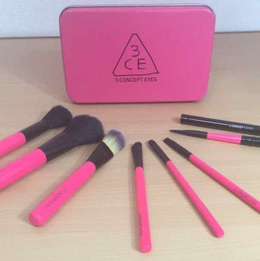 3CE 3CE MINI MAKEUP BRUSH KITのクチコミ「3CE

メイクブラシセット (ピンク)
┈┈┈┈┈┈┈┈┈┈┈┈┈┈┈┈┈┈

このメイクブ.....」（1枚目）