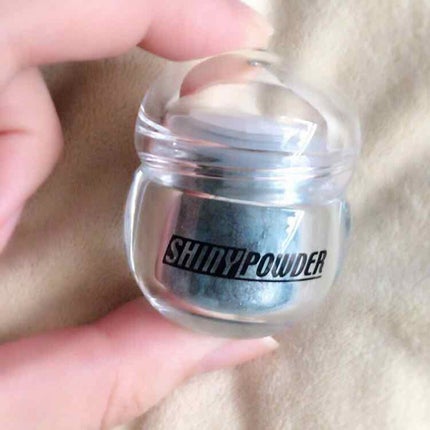 DAISO エルファー シャイニーパウダーのクチコミ「グリーン💄
以前からあった物なのかもしれないのですが
あまり行ったことのない店舗に行ったら.....」(1枚目)