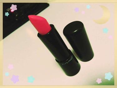 MACミネラライズリッチリップスティック

スマート＆スウィート です💄

ミネラル配合ということもあり
唇が乾燥しにくく
潤います。

唇にオーバーめに塗り
唇の中心にグロスを塗ると
ポってり唇になれ