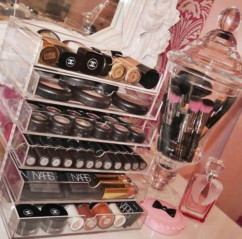 沙蘭 on LIPS 「私のコスメ収納を一部だけ紹介します私は、中3くらいから断捨離を..」(1枚目)