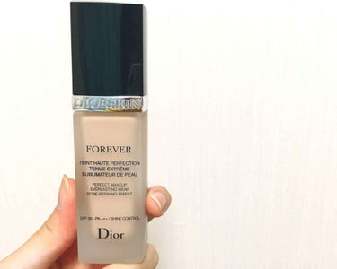 Dior フォーエヴァーフルイド 010番
        アディクトリップスティック553番

初デパコスでDiorのファンデーションとリップを購入しました！

ファンデーションは、いつもプチプラのク