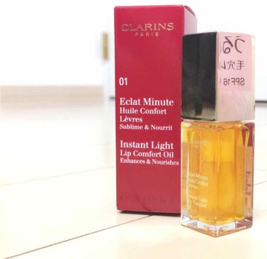 CLARINS🐝🍯
噂のリップコンフォートオイル！！！
楽天で購入しましたが、なんと1700円でした😳
半額近くでお得にお買い物🎶

⭕ベタつきも少ない
⭕蜂蜜のいい香り
⭕しっかり保湿
❌チップ部分が