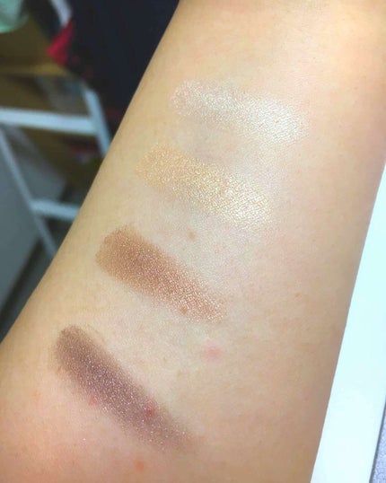 DHC アイシャドウパレット ミラー・チップ付きのクチコミ「DHCのアイシャドウパレット、GD04番ブラウン系のカラー
どの色も普段使いしやすいカラーで.....」(3枚目)