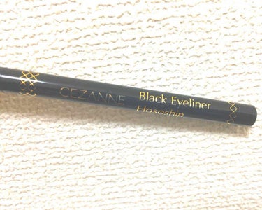 セザンヌのブラックアイライナー細芯✒️

細くてとても使いやすいです！
けど、少し色が薄いと感じました
真っ黒って程ではないです、、、
なので星4つです⭐️

2枚めは左が一度塗り、右が2度塗りです