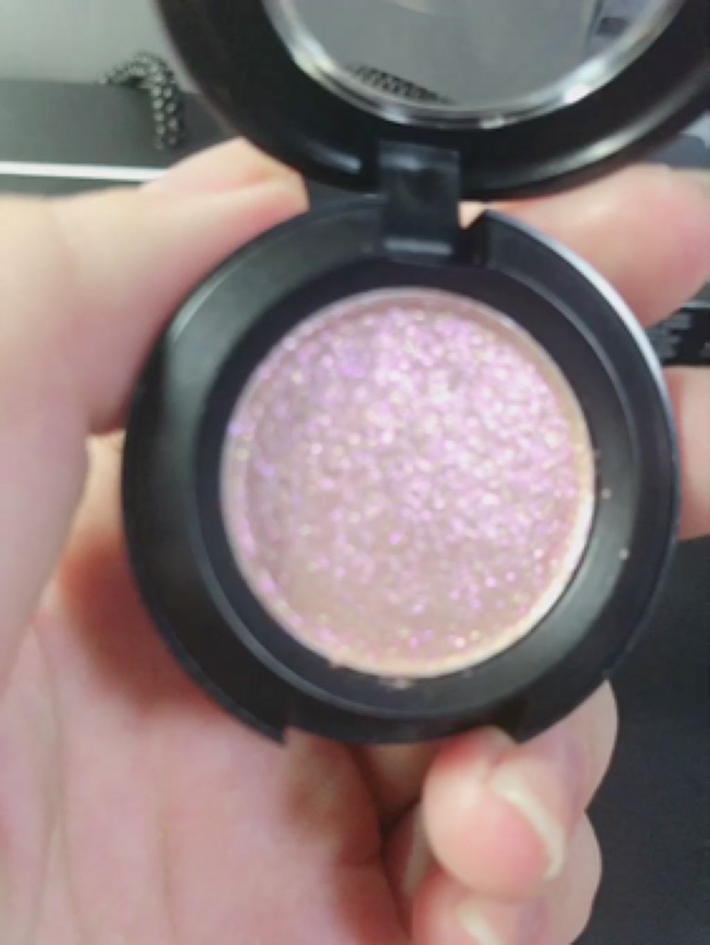 ダズルシャドウ/M・A・C/単色アイシャドウを使ったクチコミ（2枚目）