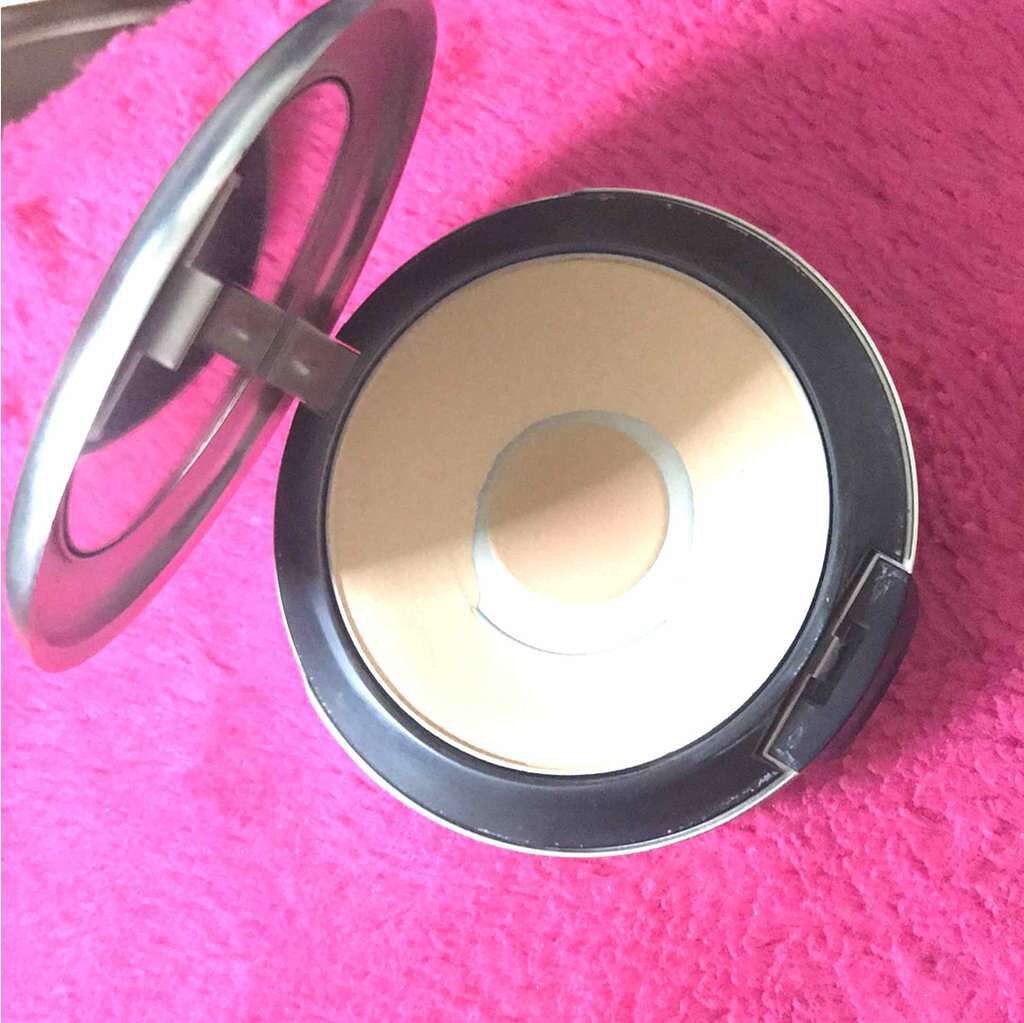 ライトフル C+ SPF 30 ファンデーション/M・A・C/パウダーファンデーションを使ったクチコミ(1枚目)