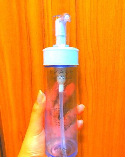 ALBION エクサージュ クリアリィ クレンジングエッセンスのクチコミ「アルビオン クリアリィクレンジングエッセンス
美白効果があるということと、オイルフリーのた.....」(1枚目)