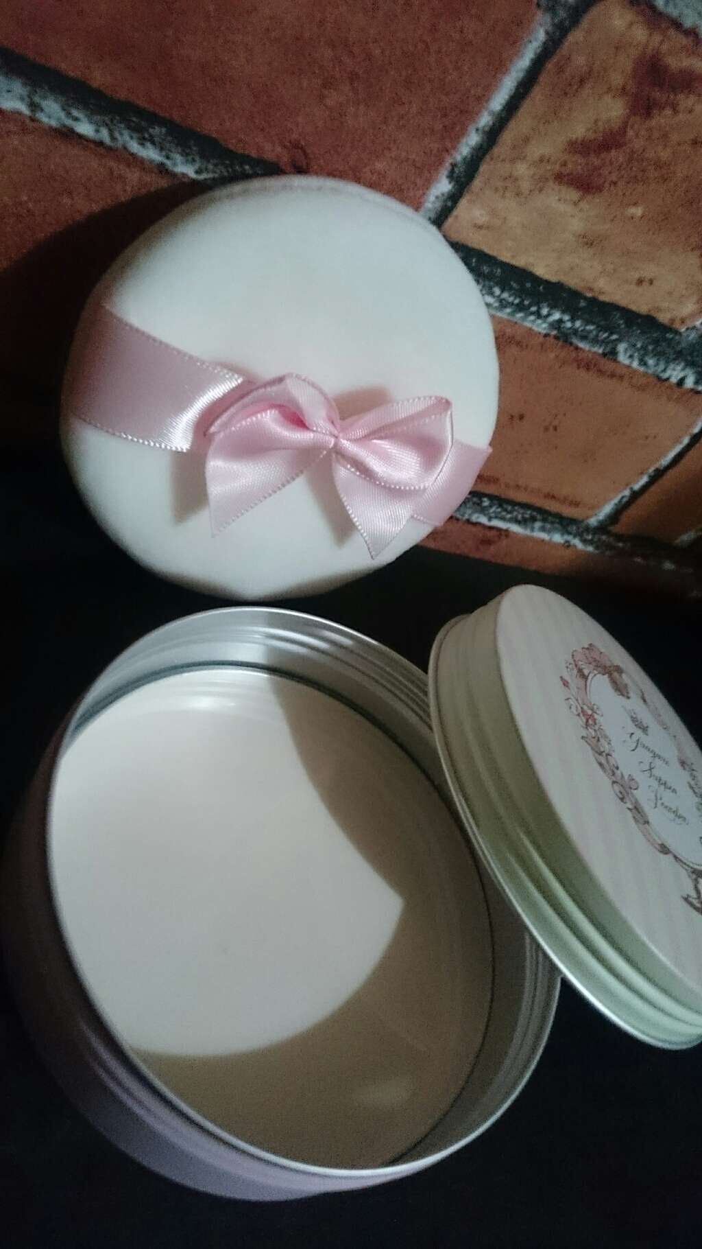 すっぴんパウダー B サクラスウィートソローの香り 2022/クラブ/プレストパウダーを使ったクチコミ（2枚目）