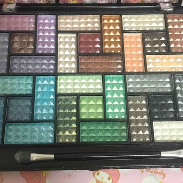 30COLORSEYESHADOWPALETTE/Dolly Angel/パウダーアイシャドウを使ったクチコミ（1枚目）