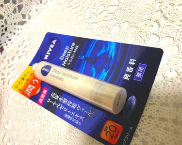 ニベア ディープモイスチャー 無香料

去年の冬から使っていて無くしてしまったので買い直しました（ ; ; ）
この形が個人的にすごく好きでお気に入りです。
使い心地は、結構良くてリップが他と比べて硬い