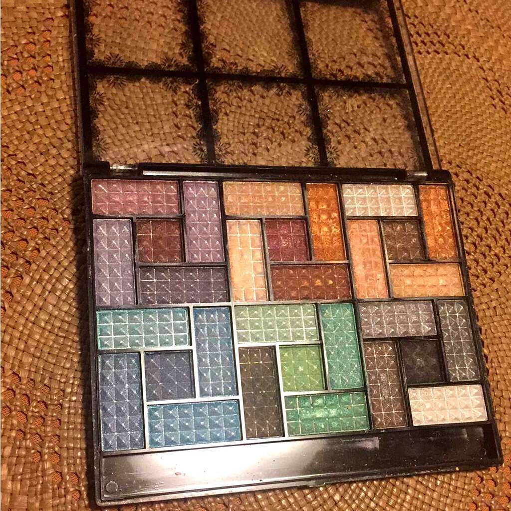 30COLORSEYESHADOWPALETTE/Dolly Angel/アイシャドウパレットを使ったクチコミ(1枚目)