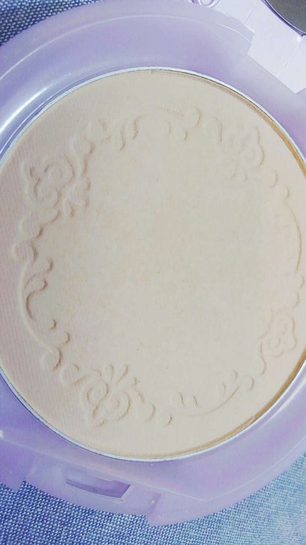 ETUDE プレシャスミネラル ブライトフィットBBパクトのクチコミ「ETUDE HOUSEのパウダーです!!
値段は1800円くらいです
私は普段ナチュラルメイ.....」(3枚目)